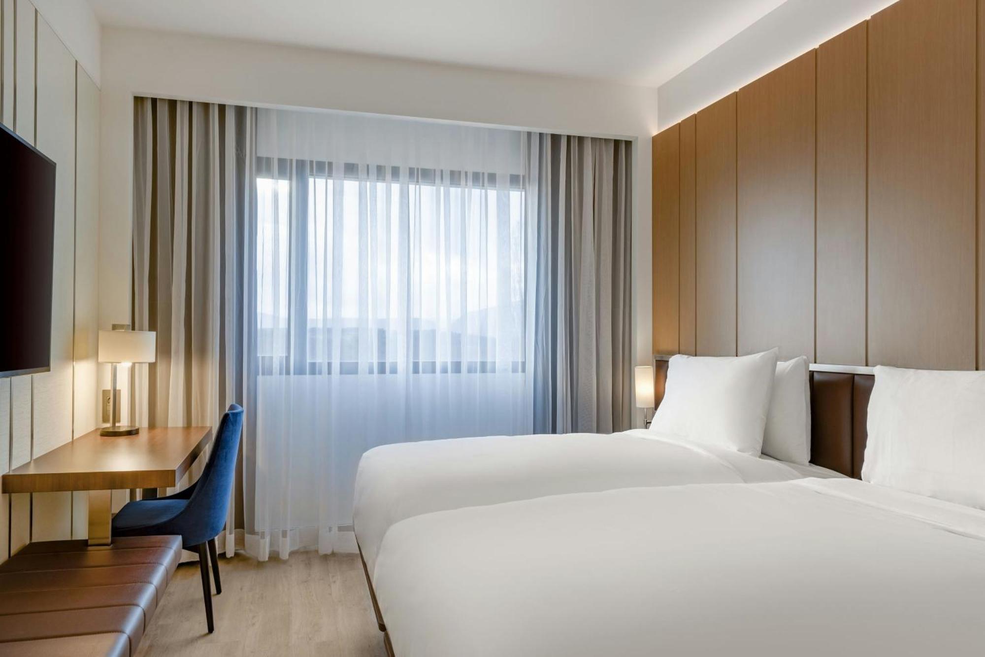 Ac Hotel By Marriott Сен-Жулиен-ан-Женевуа Екстериор снимка