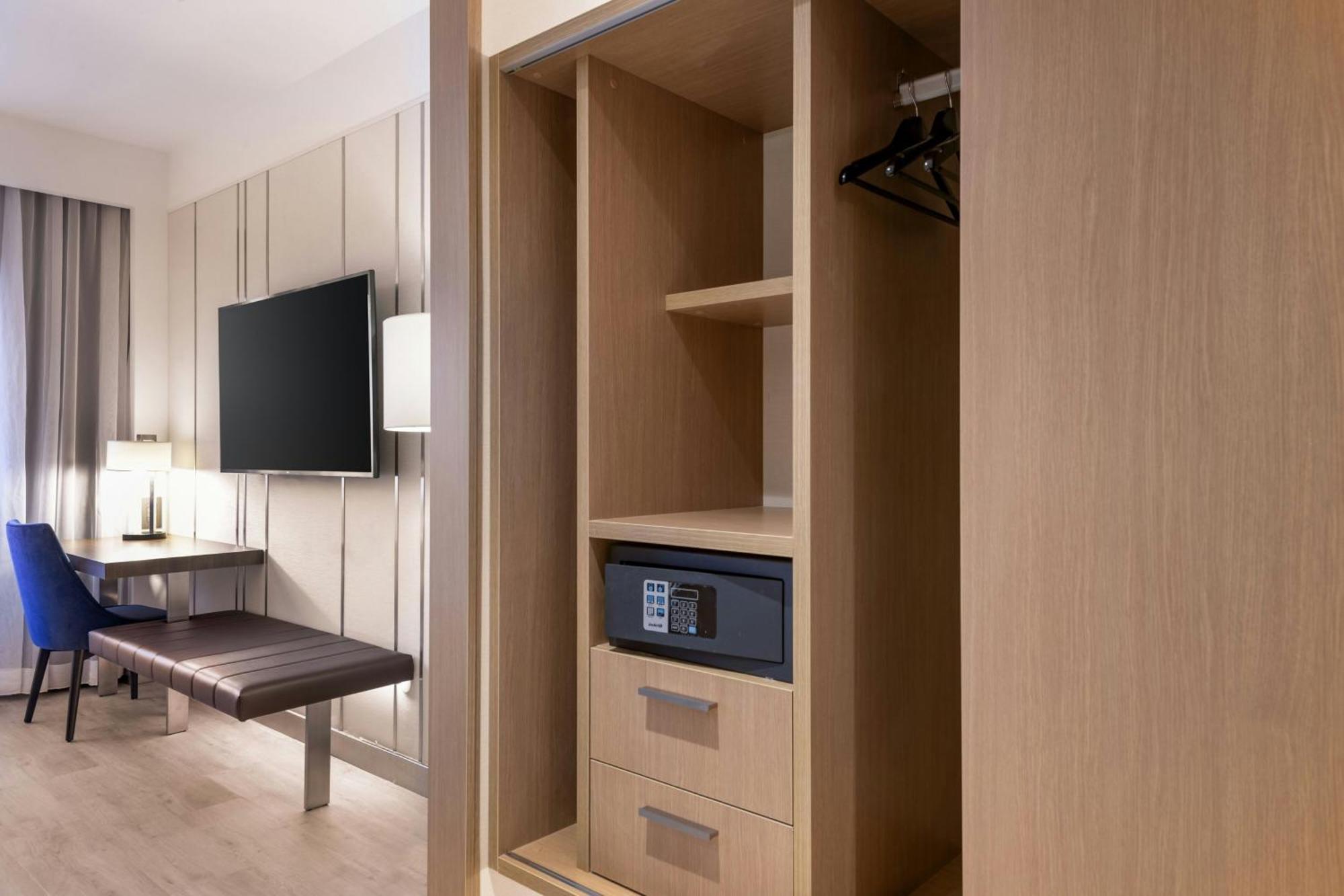 Ac Hotel By Marriott Сен-Жулиен-ан-Женевуа Екстериор снимка